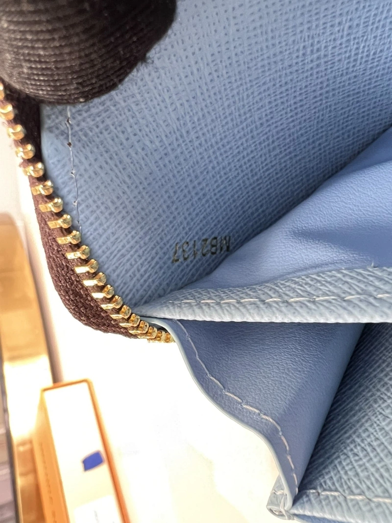 LV Wallets 4286G-0176