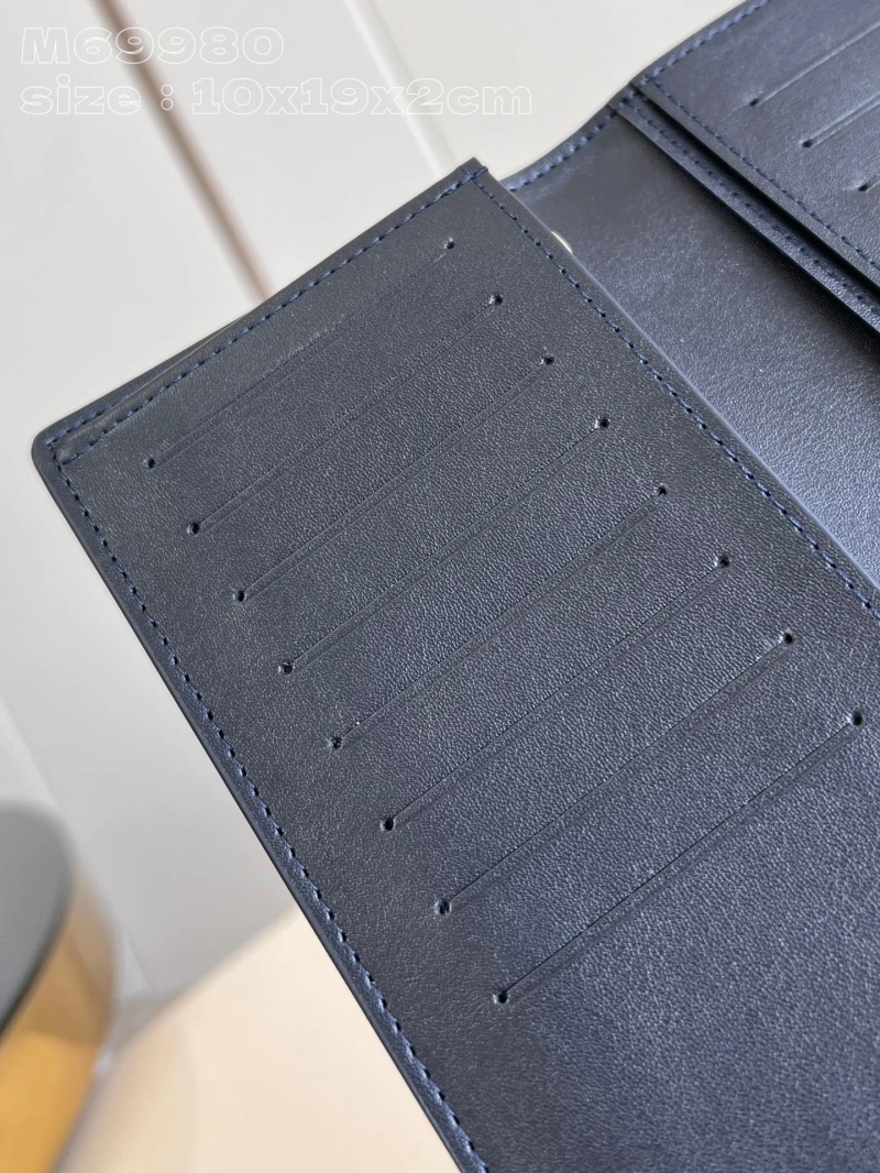 LV Wallets 4286G-0279