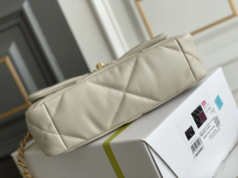 Chanel 19 Bags 4345D-0010