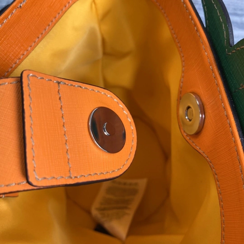 Gucci Shopping Bags 4360C-1350