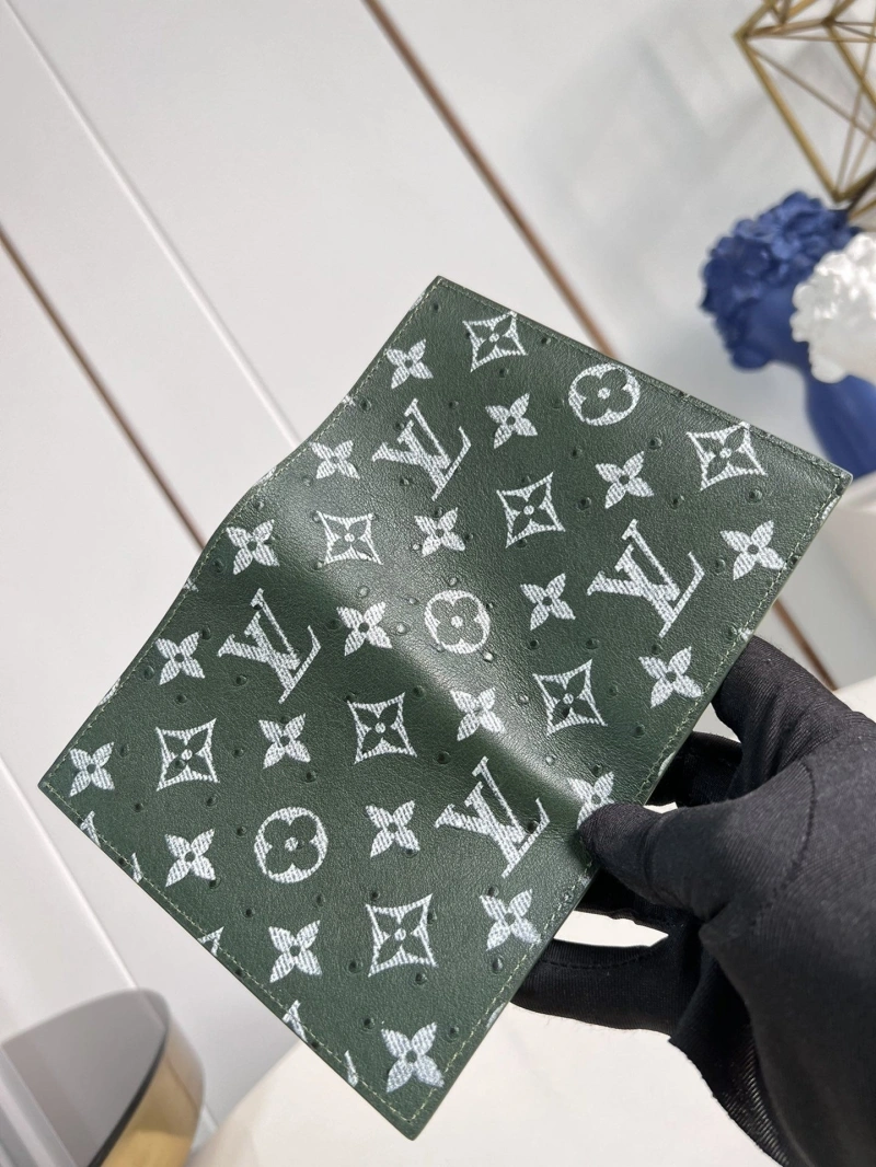 LV Wallets 4365A-0147