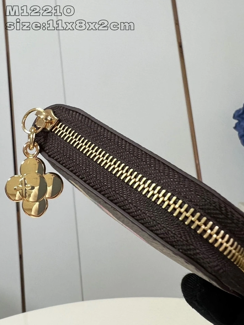 LV Wallets 4365A-0161