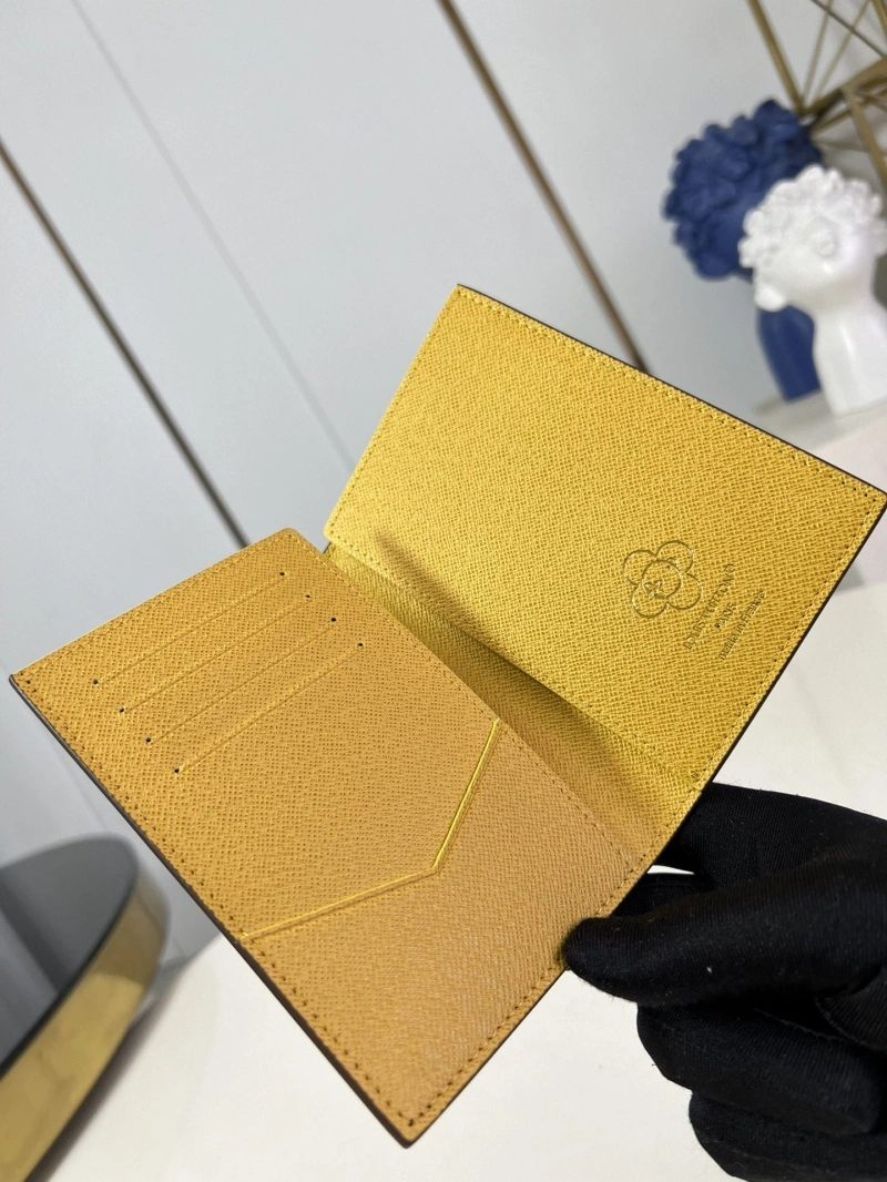 LV Wallets 4365A-0169