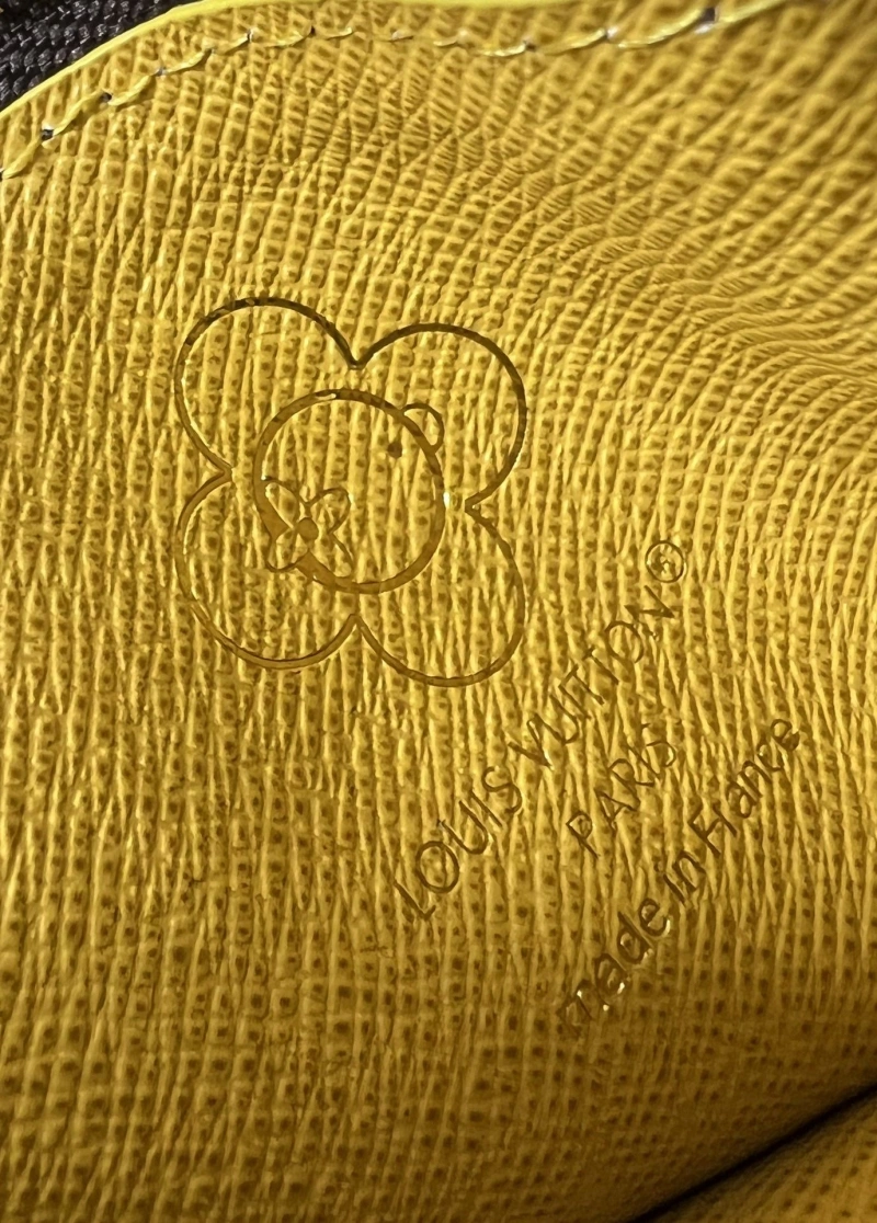 LV Wallets 4365A-0170