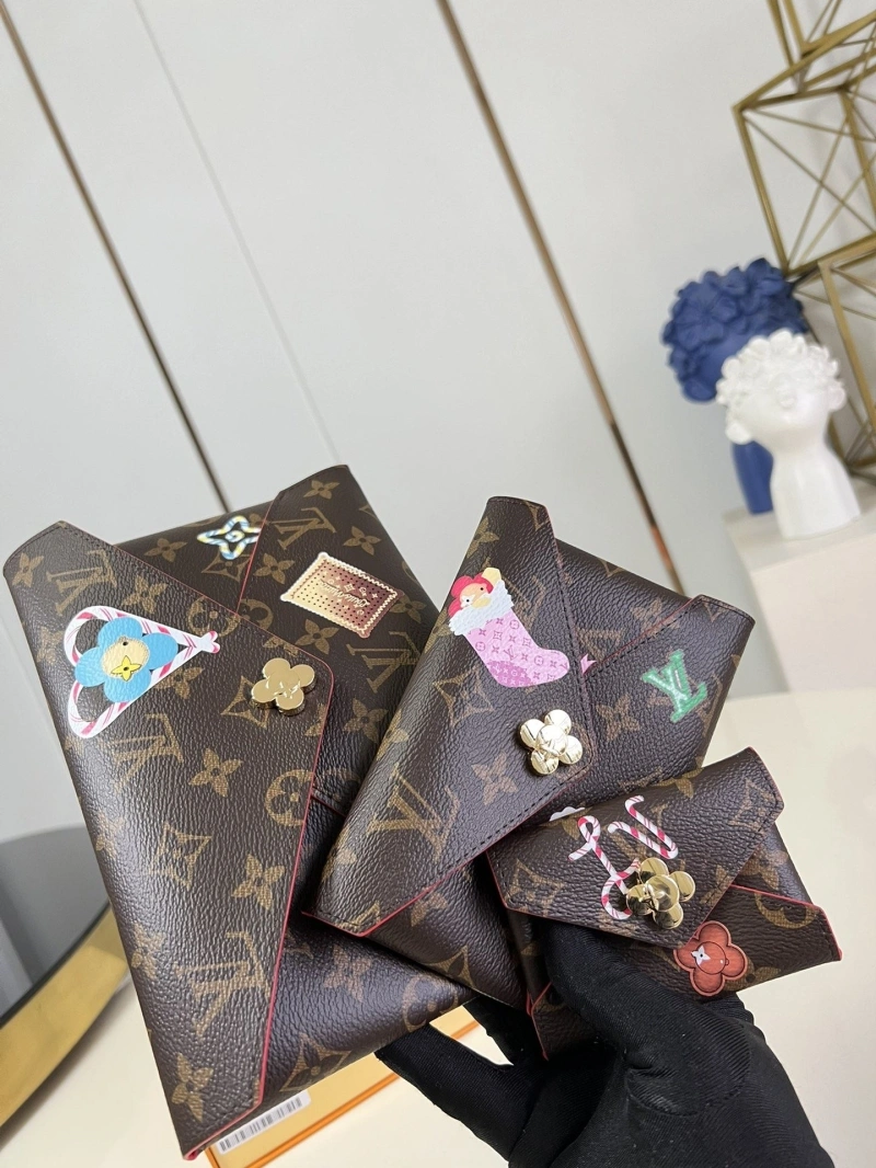 LV Wallets 4365A-0172