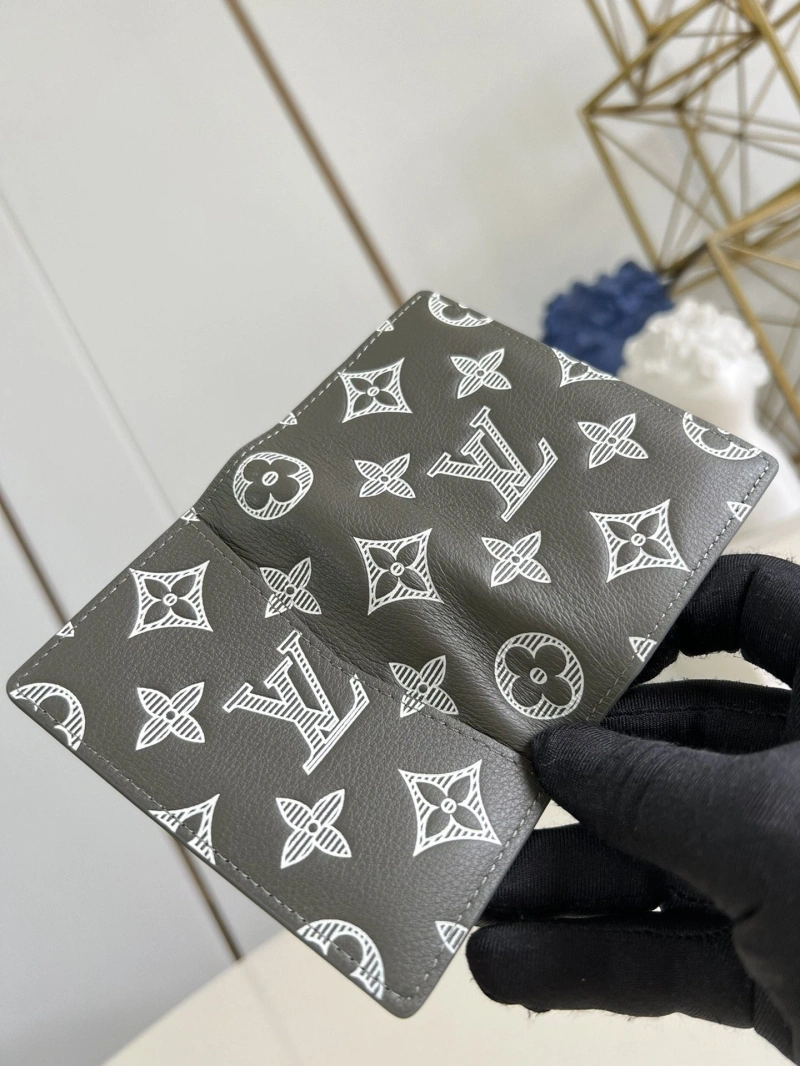 LV Wallets 4365A-0189