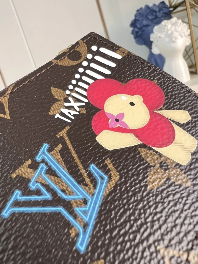 LV Wallets 4365A-0256