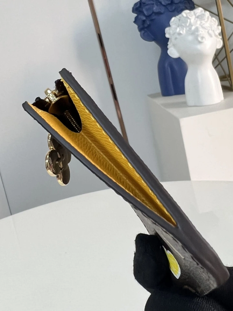 LV Wallets 4365A-0256