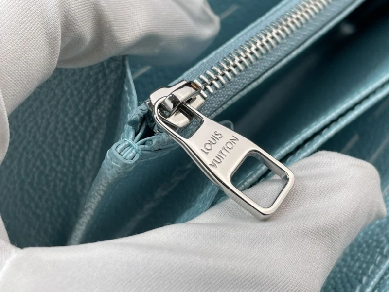 LV Wallets 4365A-0301