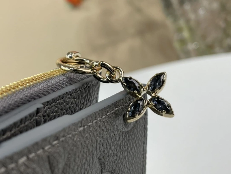 LV Wallets 4365A-0304