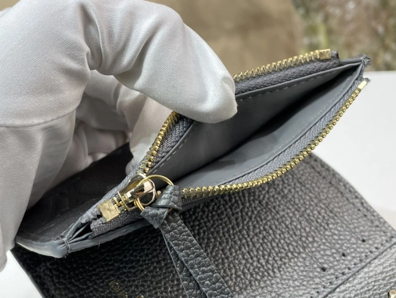 LV Wallets 4365A-0307