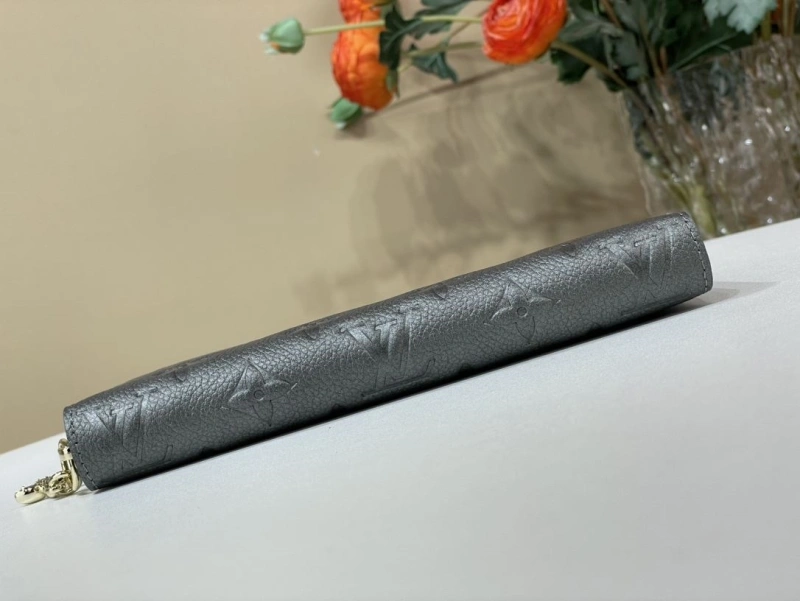 LV Wallets 4365A-0308