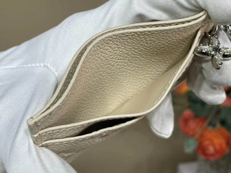 LV Wallets 4365A-0310