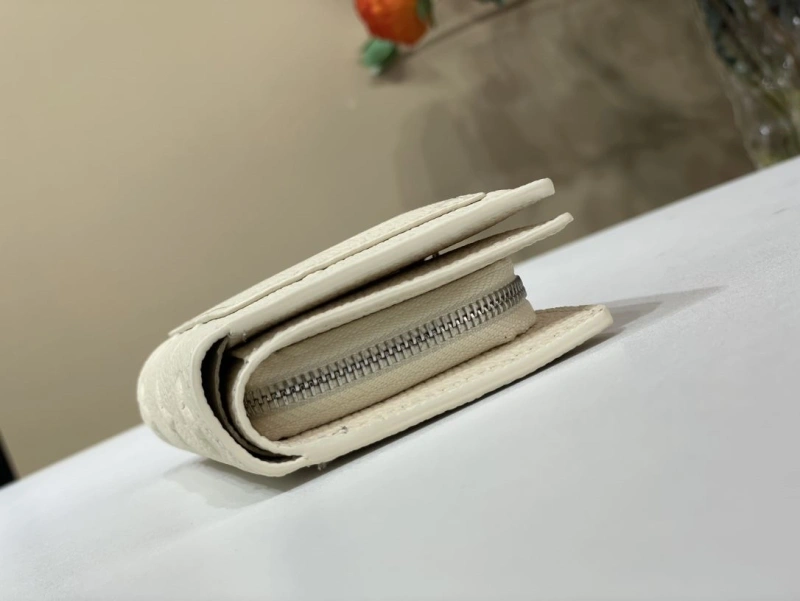 LV Wallets 4365A-0311