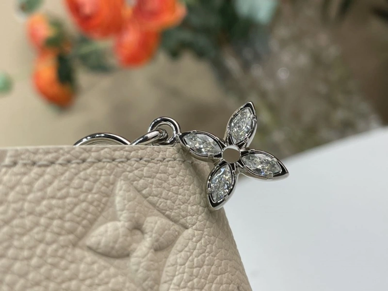 LV Wallets 4365A-0311