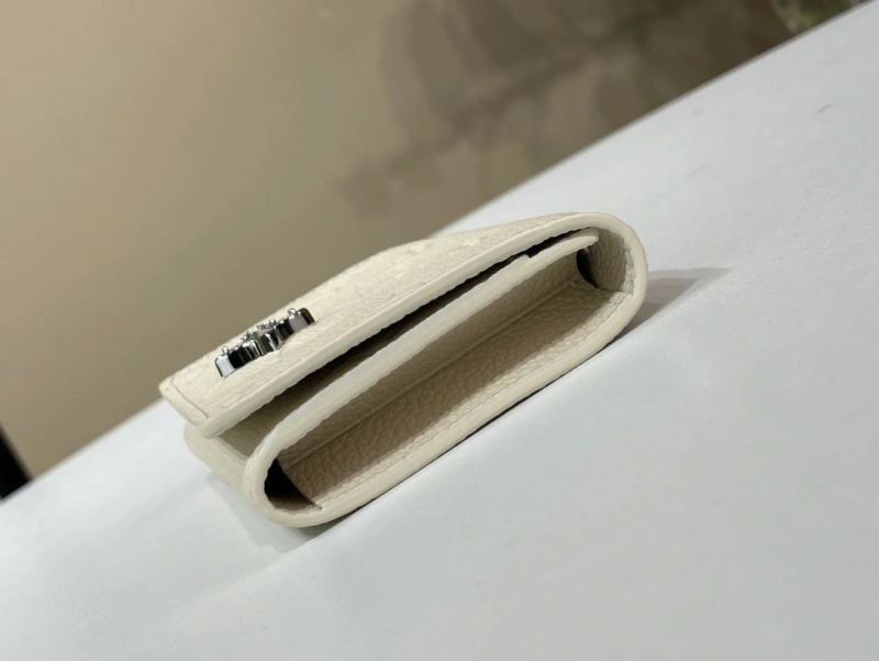 LV Wallets 4365A-0313