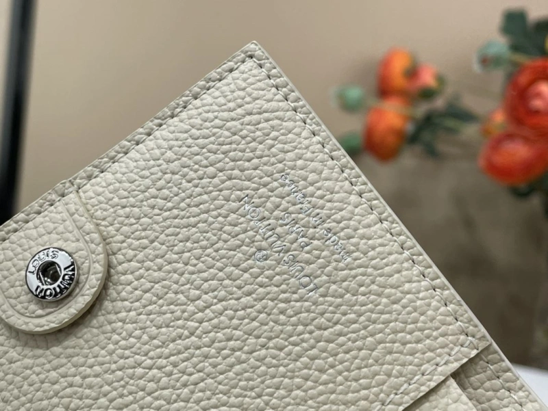 LV Wallets 4365A-0314