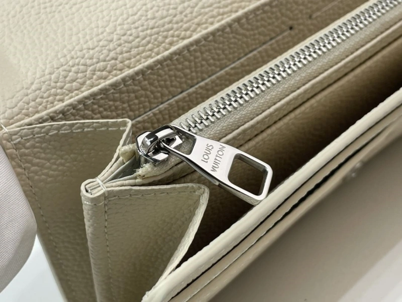 LV Wallets 4365A-0316