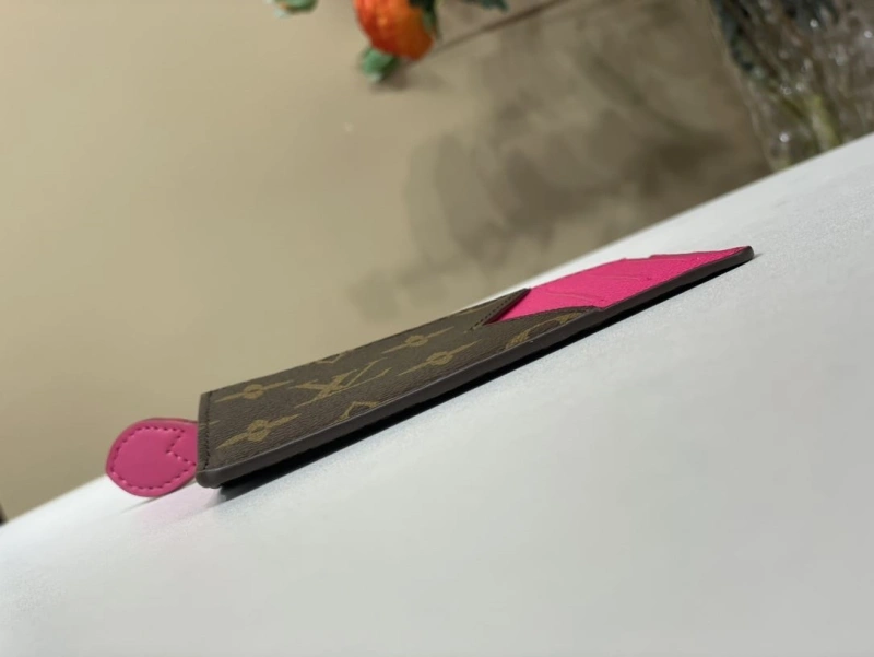 LV Wallets 4365A-0322