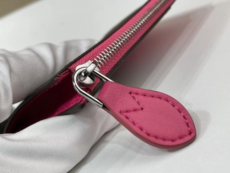 LV Wallets 4365A-0322