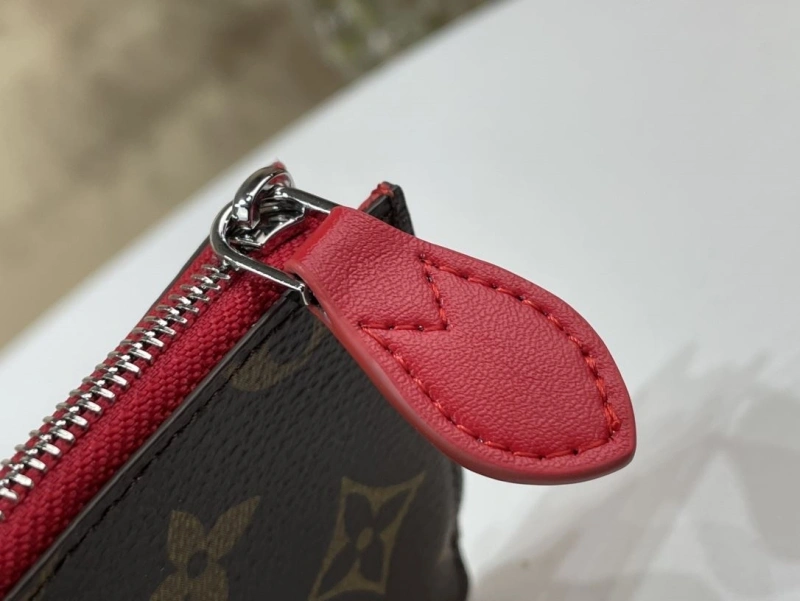 LV Wallets 4365A-0323