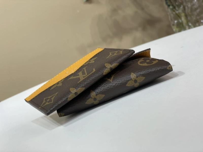 LV Wallets 4365A-0324