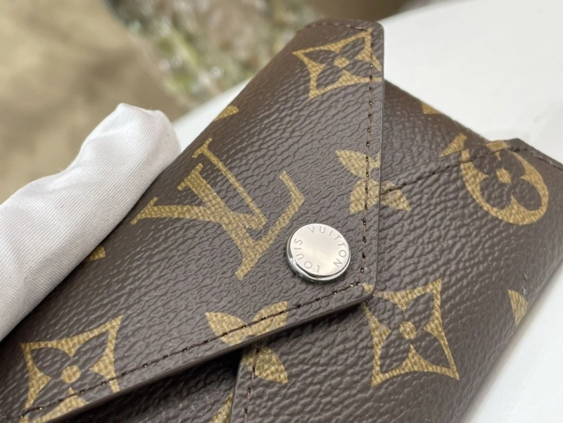 LV Wallets 4365A-0324