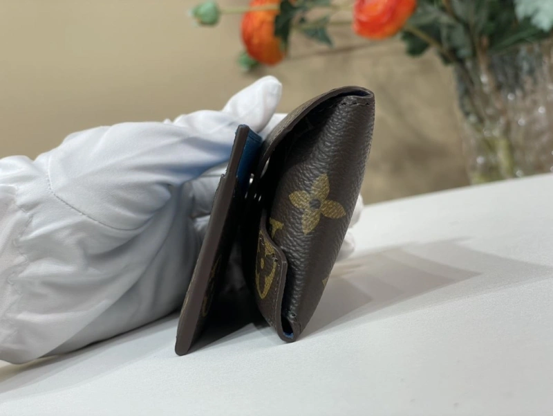 LV Wallets 4365A-0326