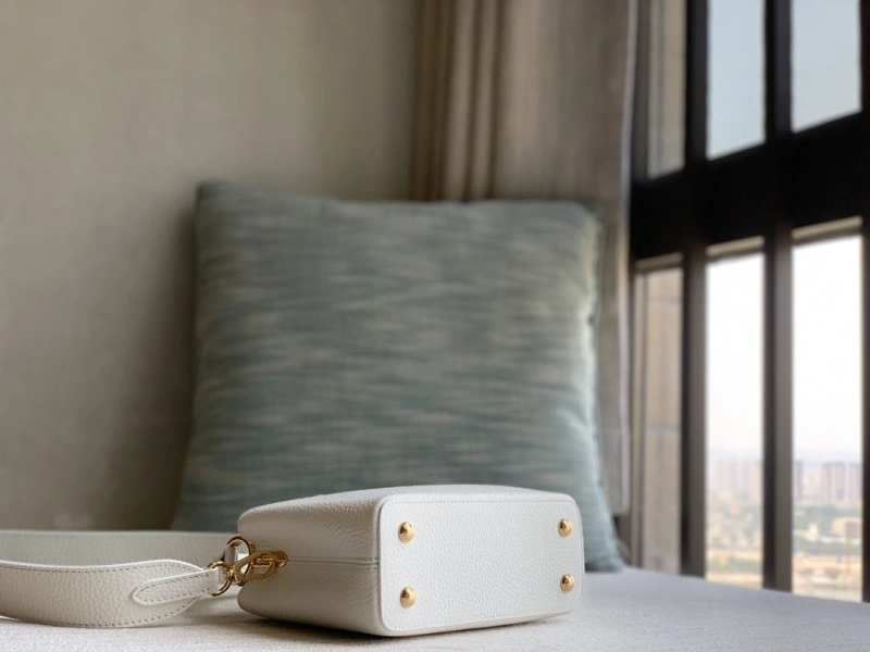 LV Capucines Bags 4365H-0100