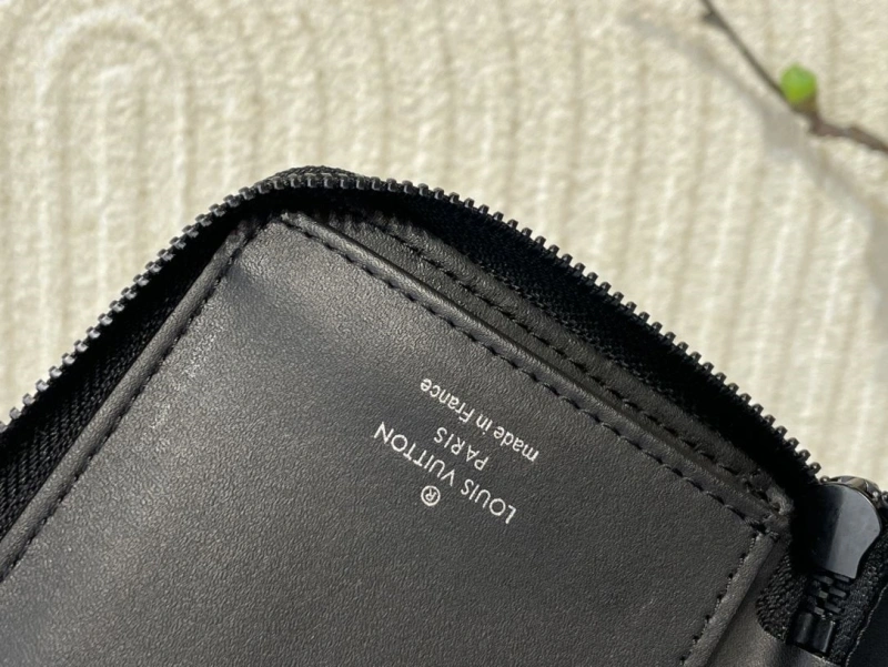 LV Wallets 4365H-0373