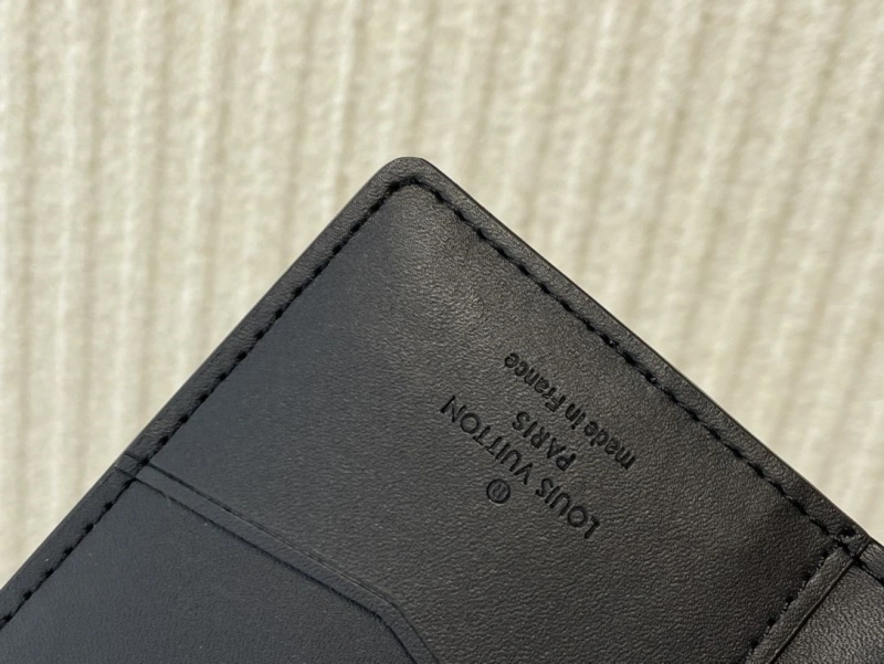 LV Wallets 4365H-0377