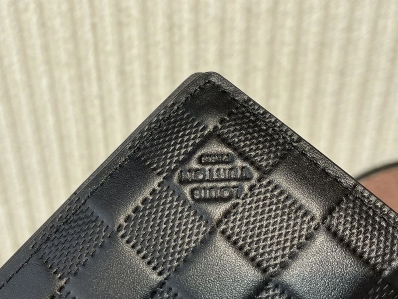 LV Wallets 4365H-0377