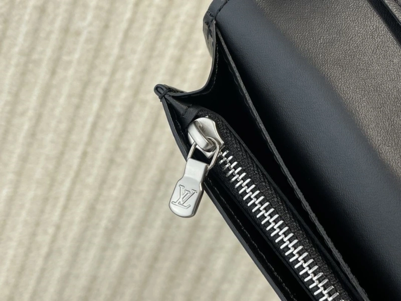 LV Wallets 4365H-0379