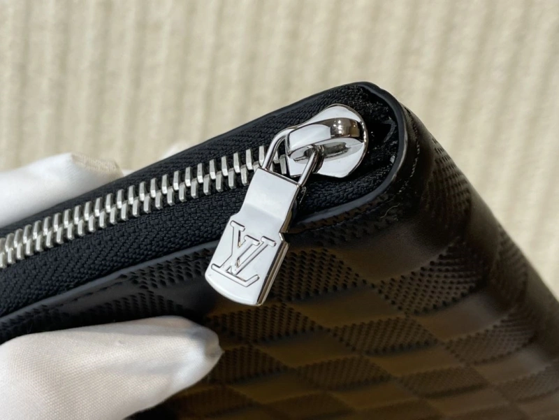 LV Wallets 4365H-0380