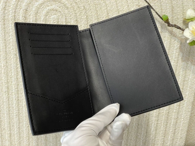 LV Wallets 4365H-0381