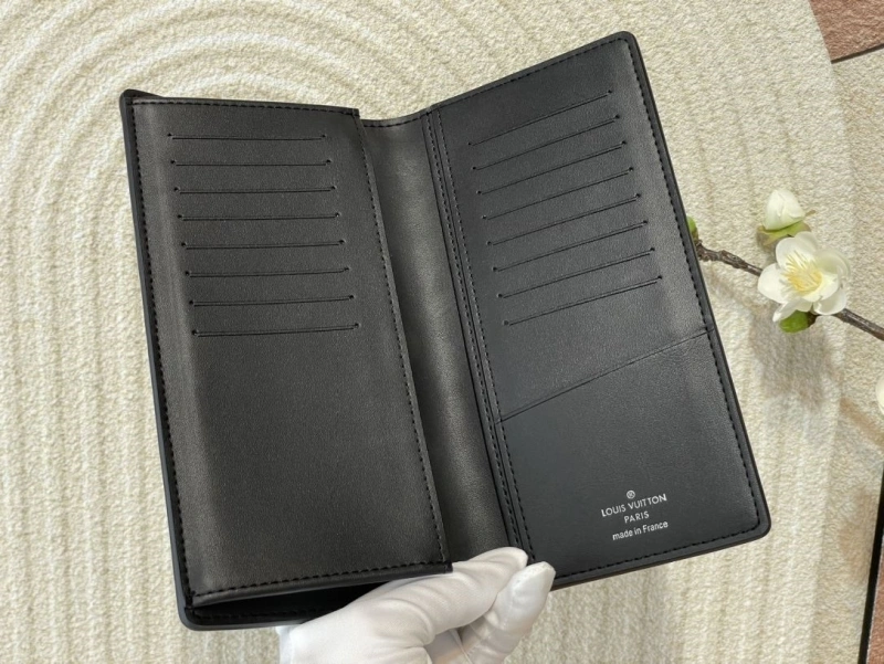 LV Wallets 4365H-0382