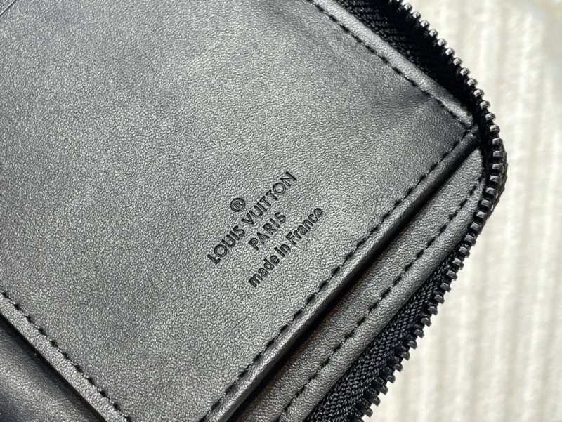 LV Wallets 4365H-0383