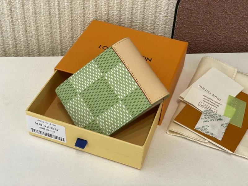 LV Wallets 4365H-0390