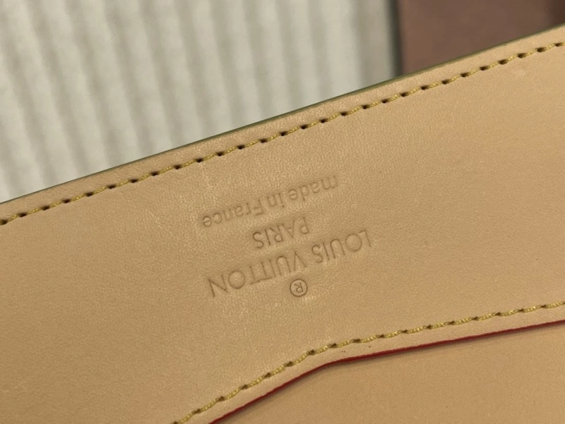 LV Wallets 4365H-0390