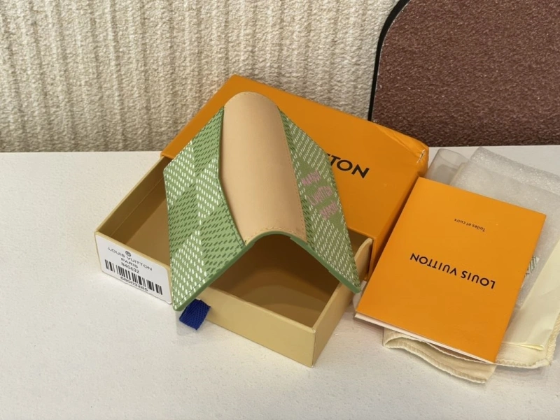 LV Wallets 4365H-0391