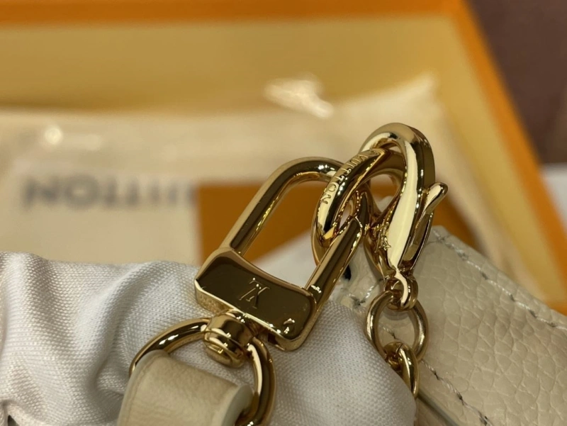 LV Wallets 4365H-0524