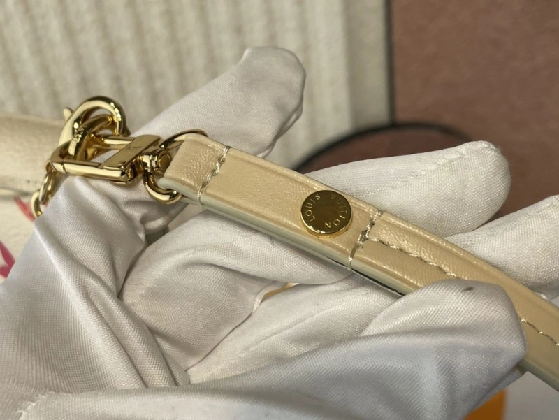 LV Wallets 4365H-0524