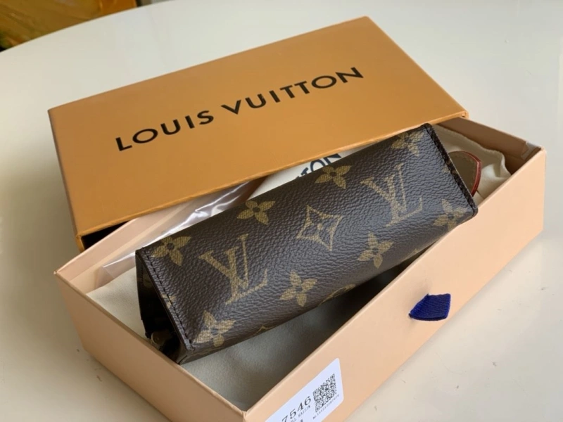 LV Wallets 4365I-0076