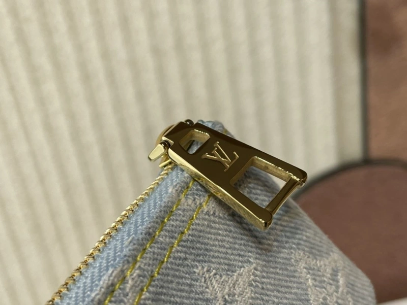 LV Wallets 4365I-0234