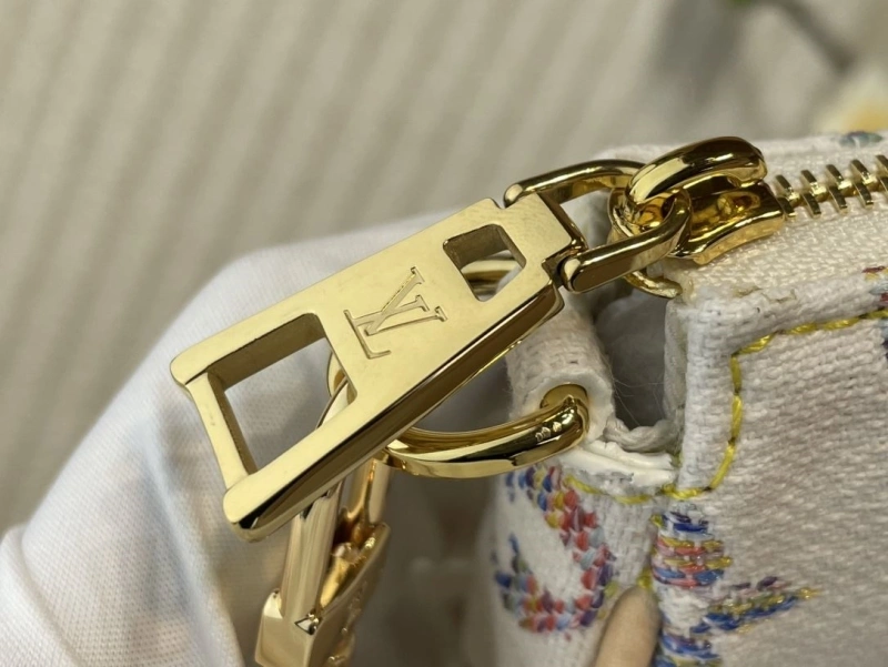 LV Wallets 4365I-0242