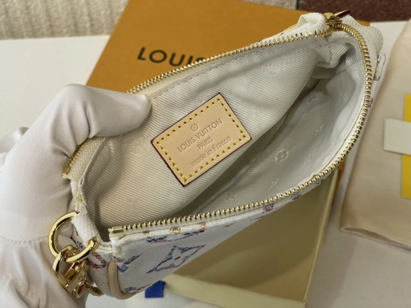 LV Wallets 4365I-0242