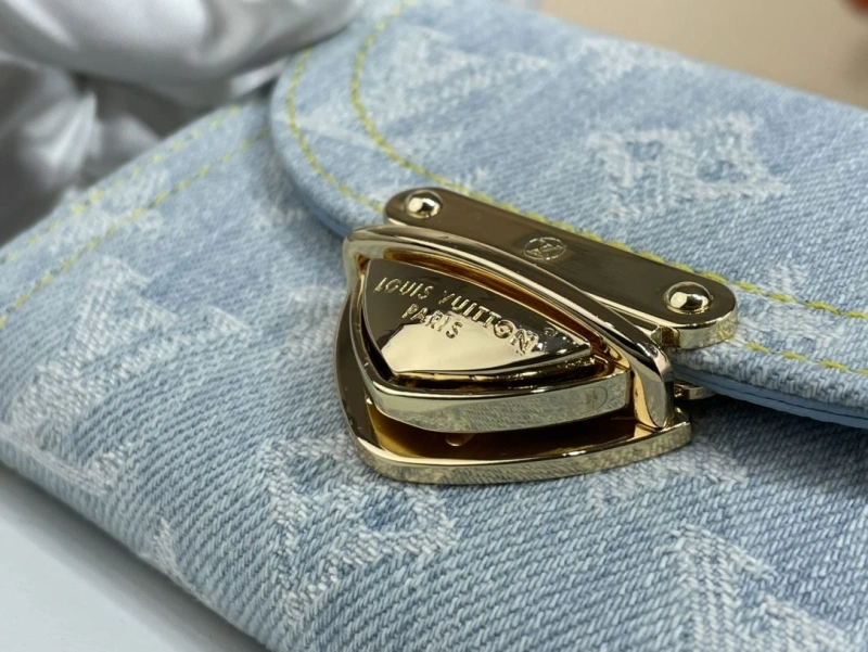 LV Wallets 4365I-0289