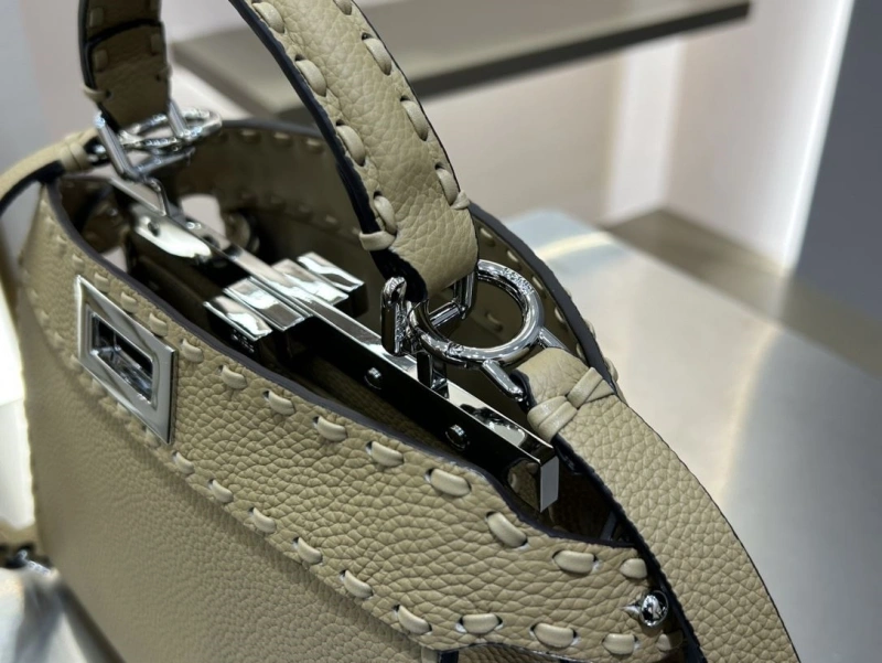 Fendi Top Handle Bags 4370-0002