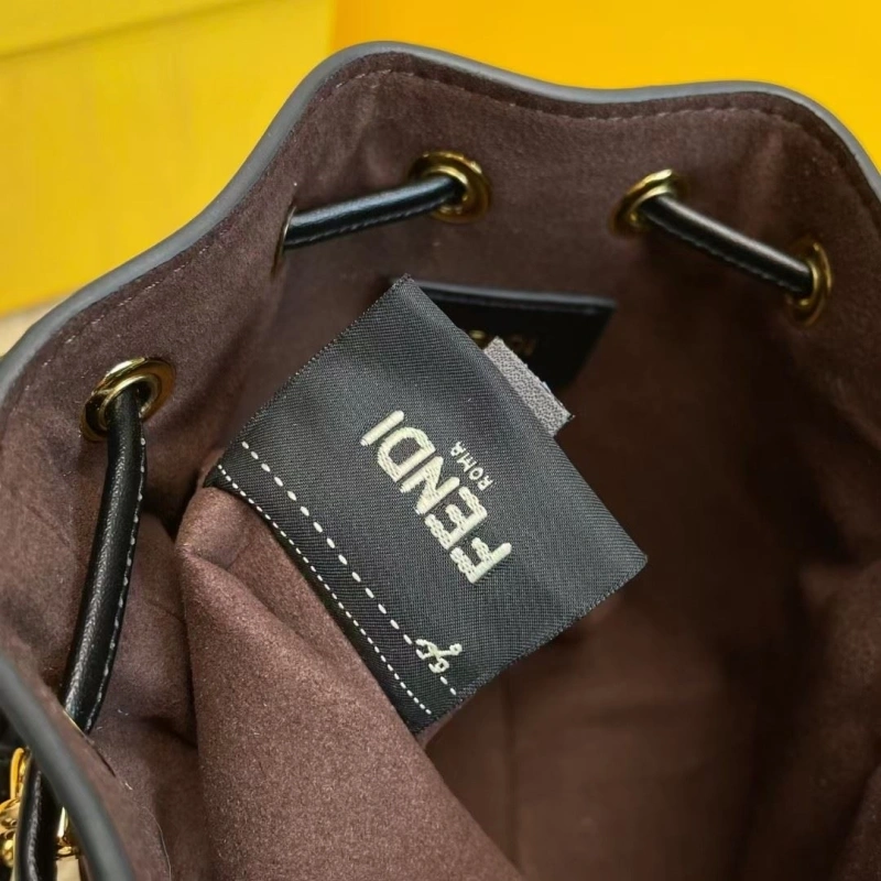 F**di bucket bags 4370-0025