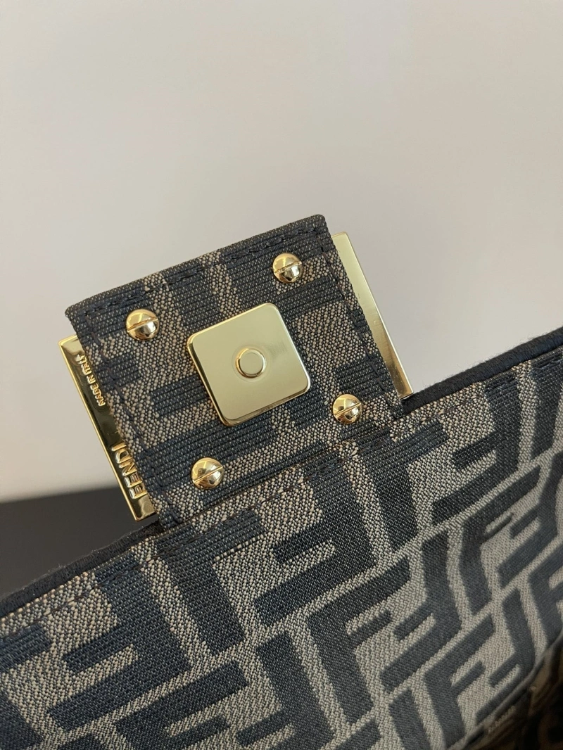 F**di baguette bags 4370-0104